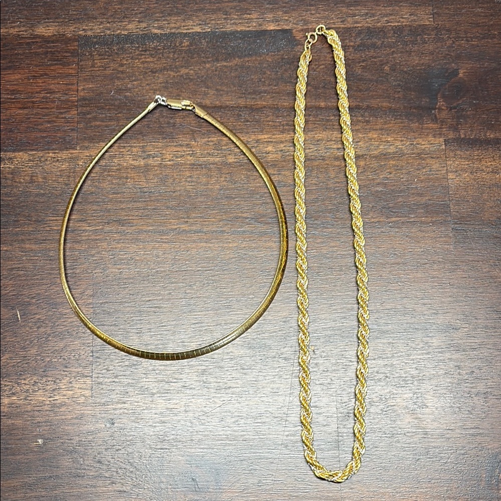 Golden necklace lot